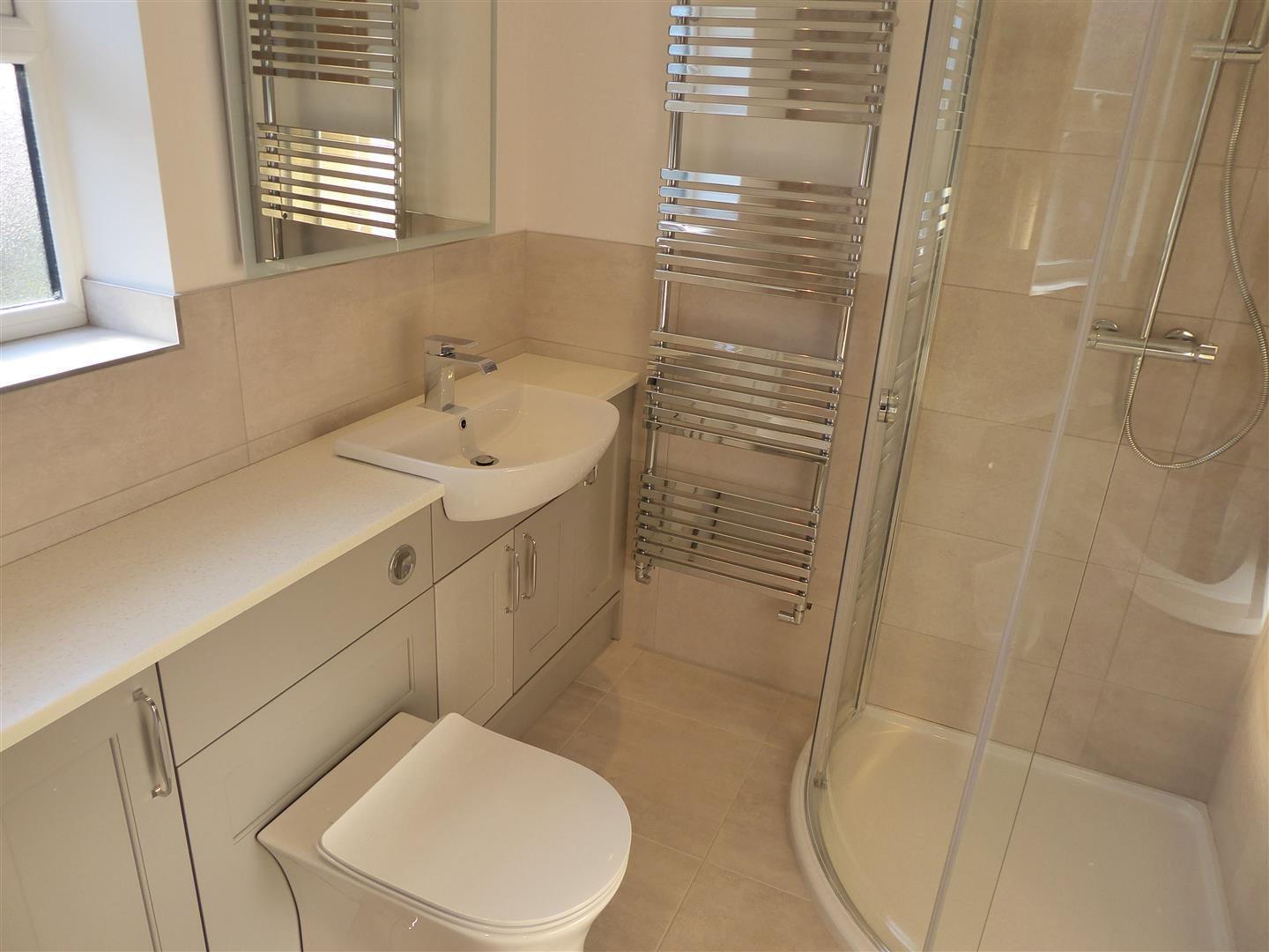 BATHROOM/WC